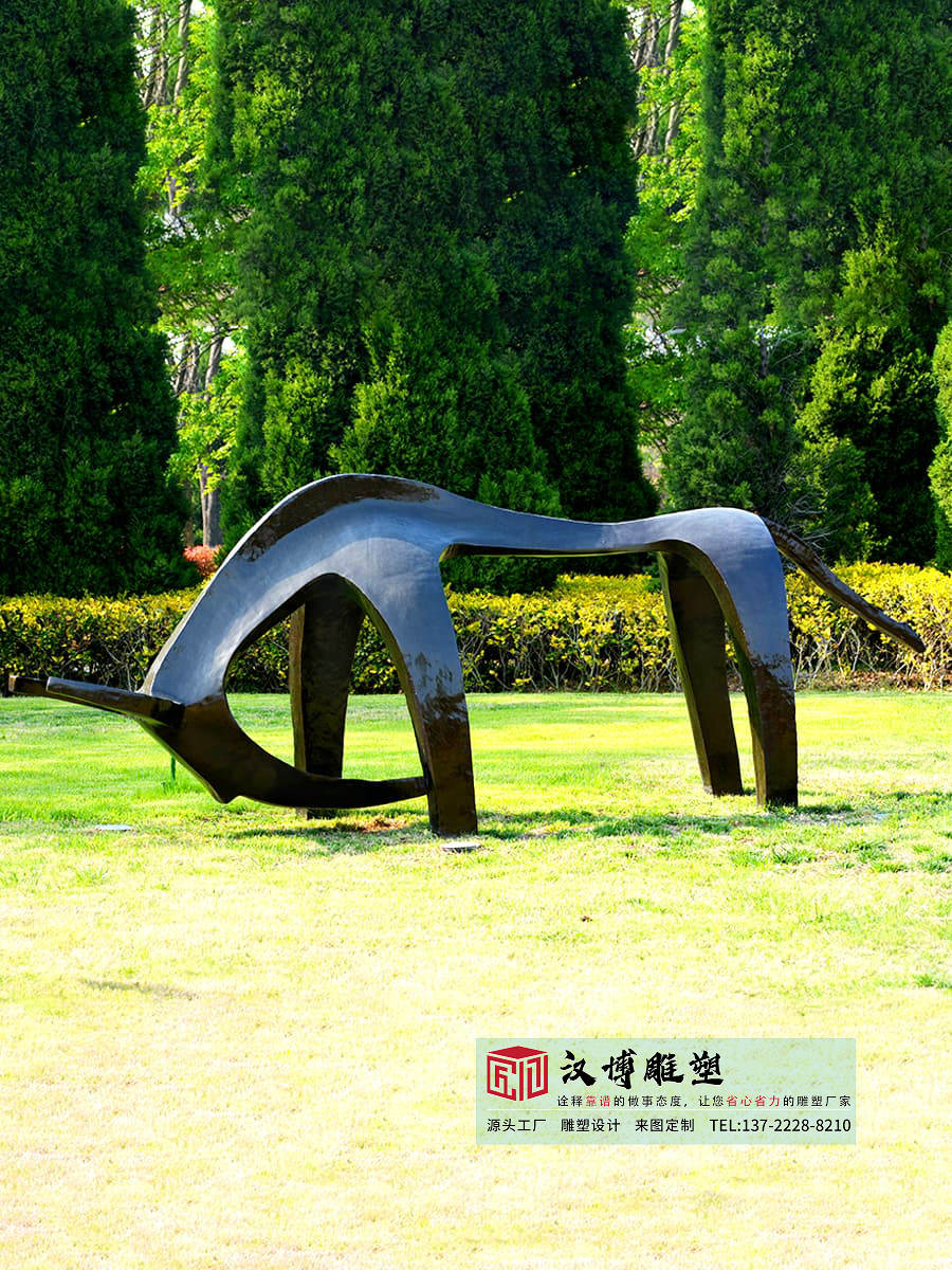 金属抽象牛雕塑,公园草坪雕塑定制,大型户外雕塑直销厂家