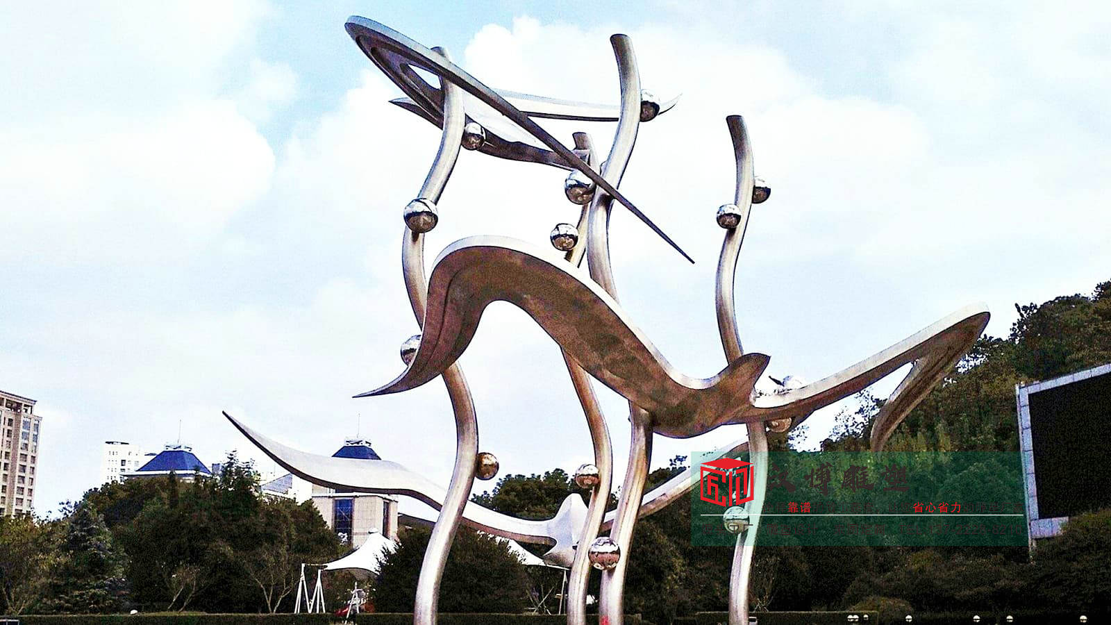 不锈钢镜面鲸鱼雕塑,海边金属雕塑摆件,大型不锈钢雕塑源头工厂